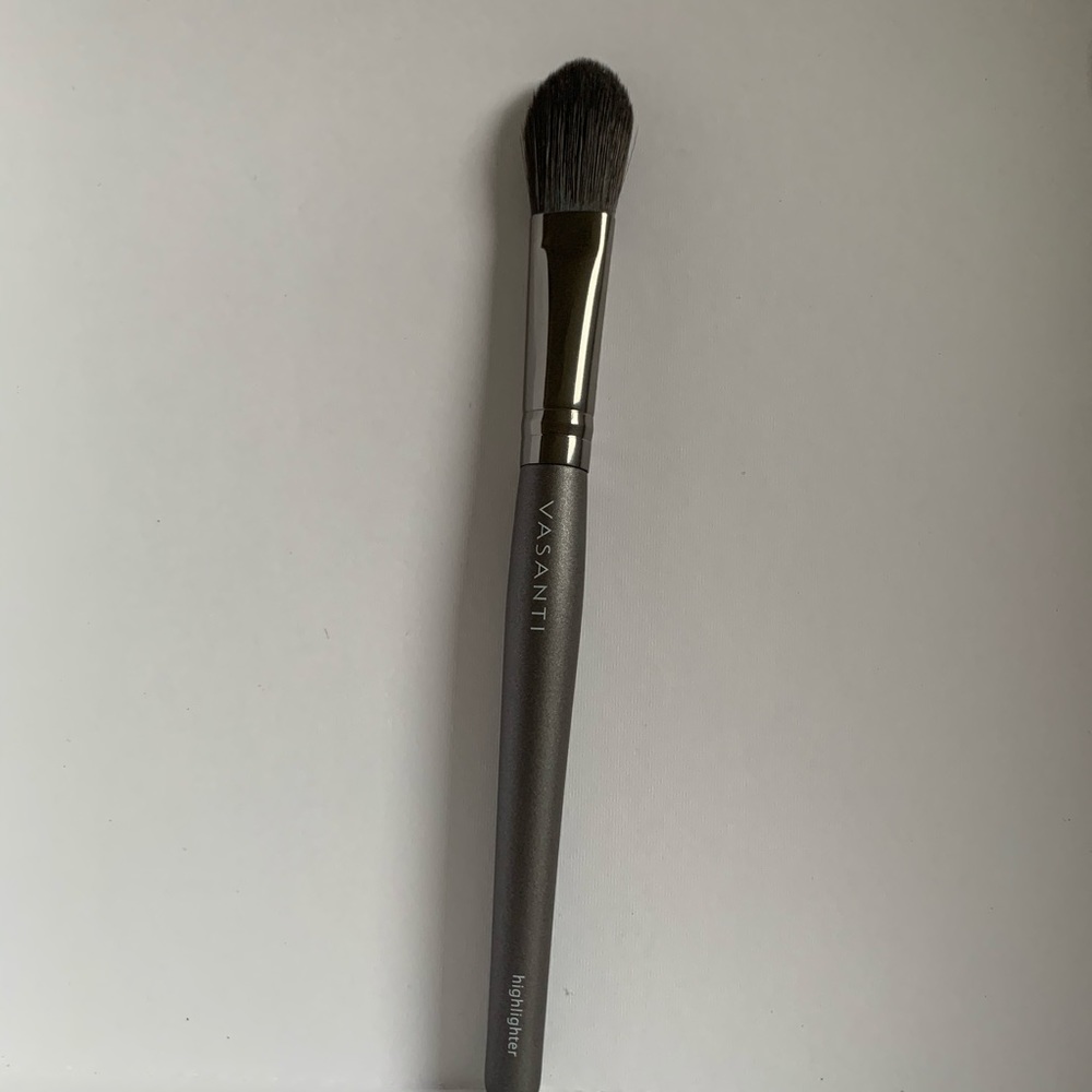 2 for $15 Vasanti Highlighter brush